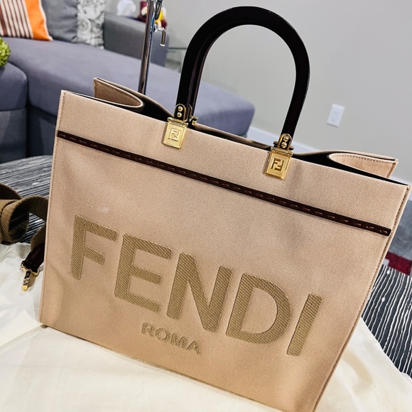 Fendi Sunshine Shopper Tote in Medium Canvas - Picture 4 of 16
